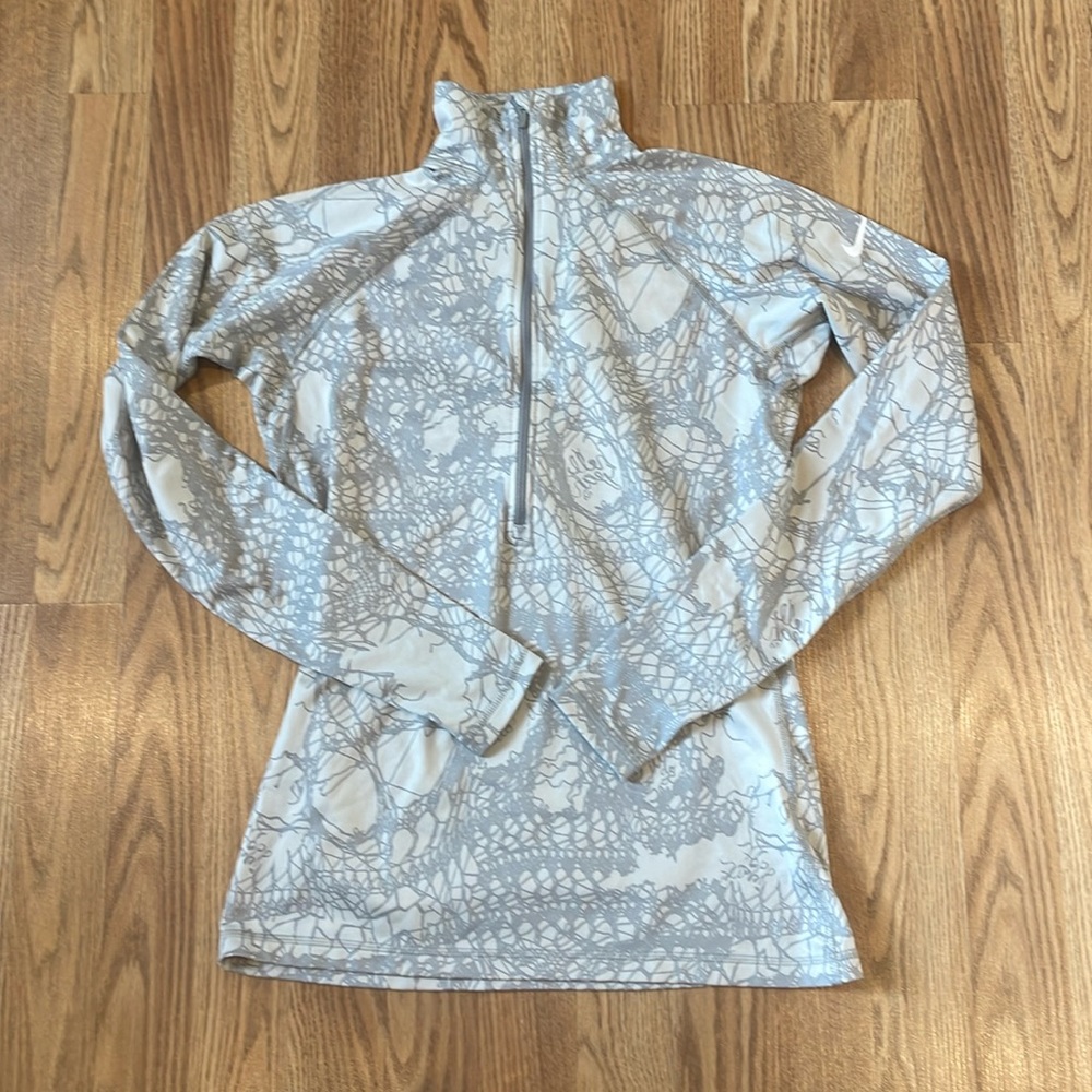 Nike athletic long sleeve shirt size medium.